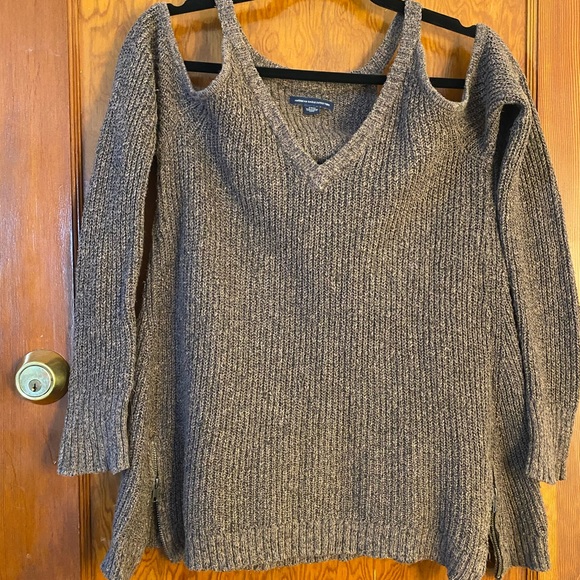 AE Cold Shoulder Sweater. - Picture 4 of 5